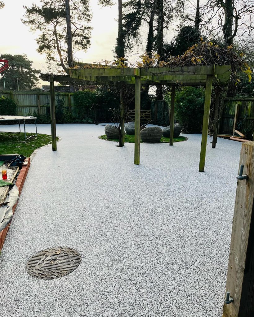 Resin garden area covering 175 sq metres in Lunar colour with Chelsea edging 